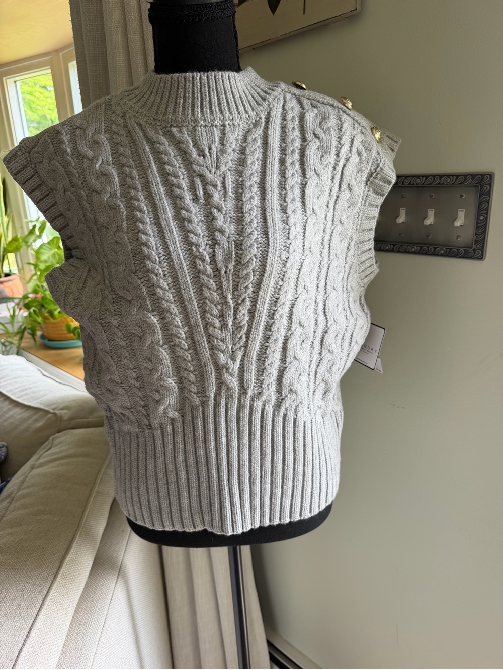 Laundry By Shelli Segal Cable Knit Sleeveless Sweater Vest - Light Gray